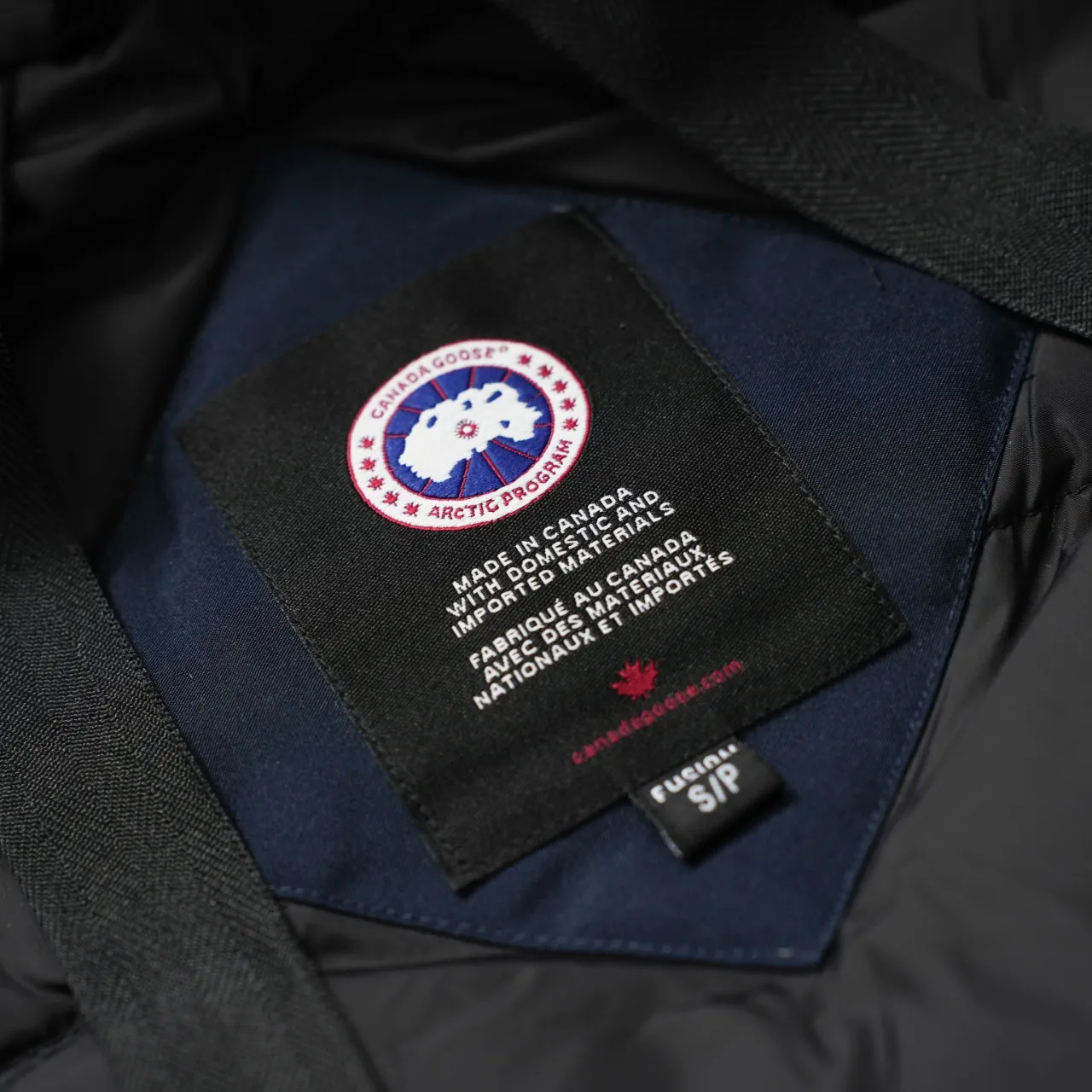 P720 CANADA GOOSE丨Canada Goose 02 hooded fur collar down jacket Color: Dark Blue Size: XS-XL
